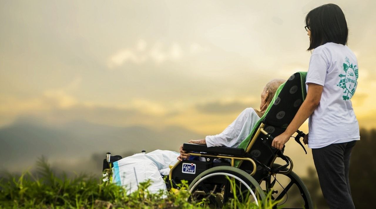 What Does a Caregiver Do? Tips For Caregivers